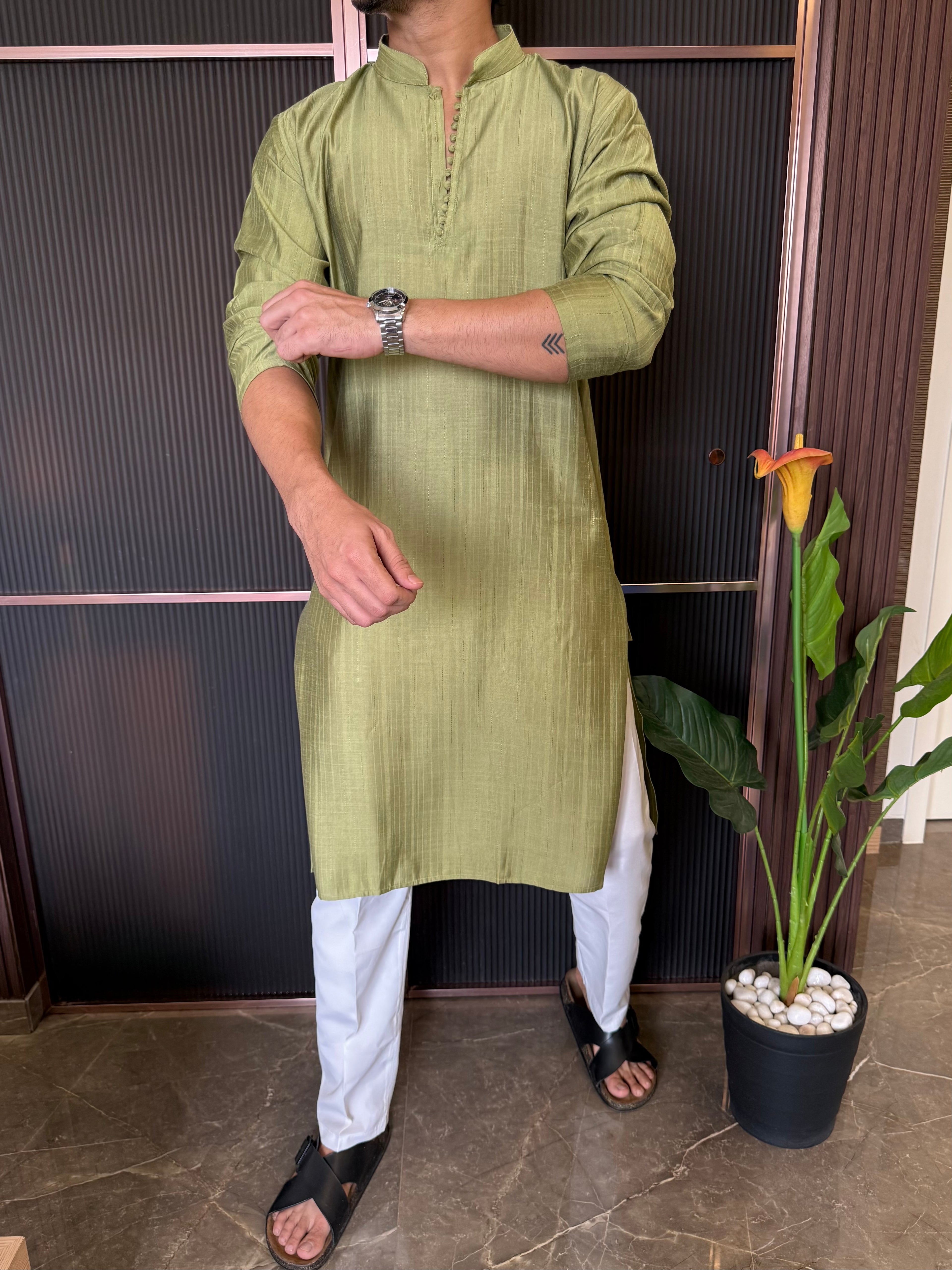 Sleek Button Detailing Green Kurta