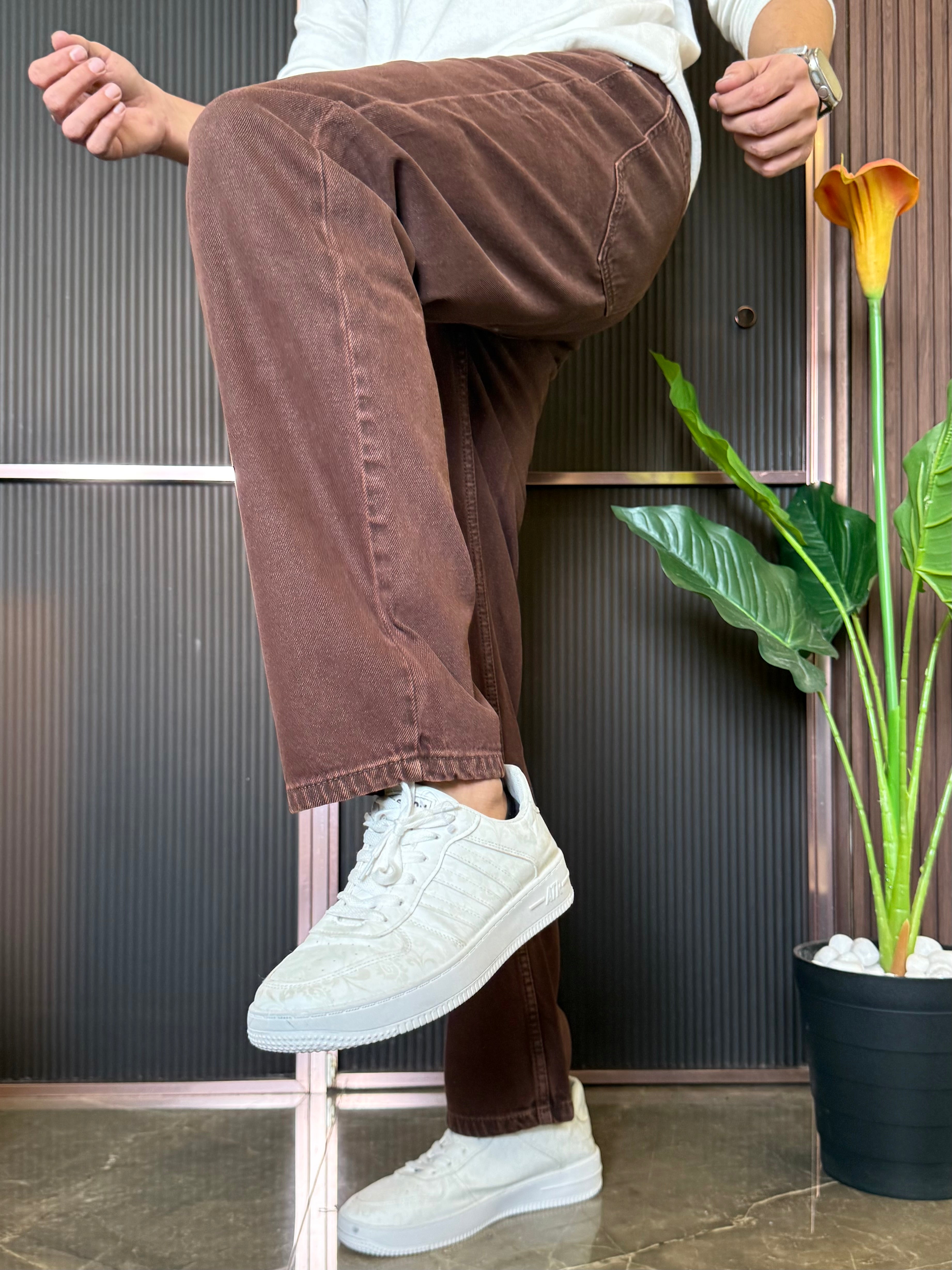 Elastic Waist Baggy Brown Jeans
