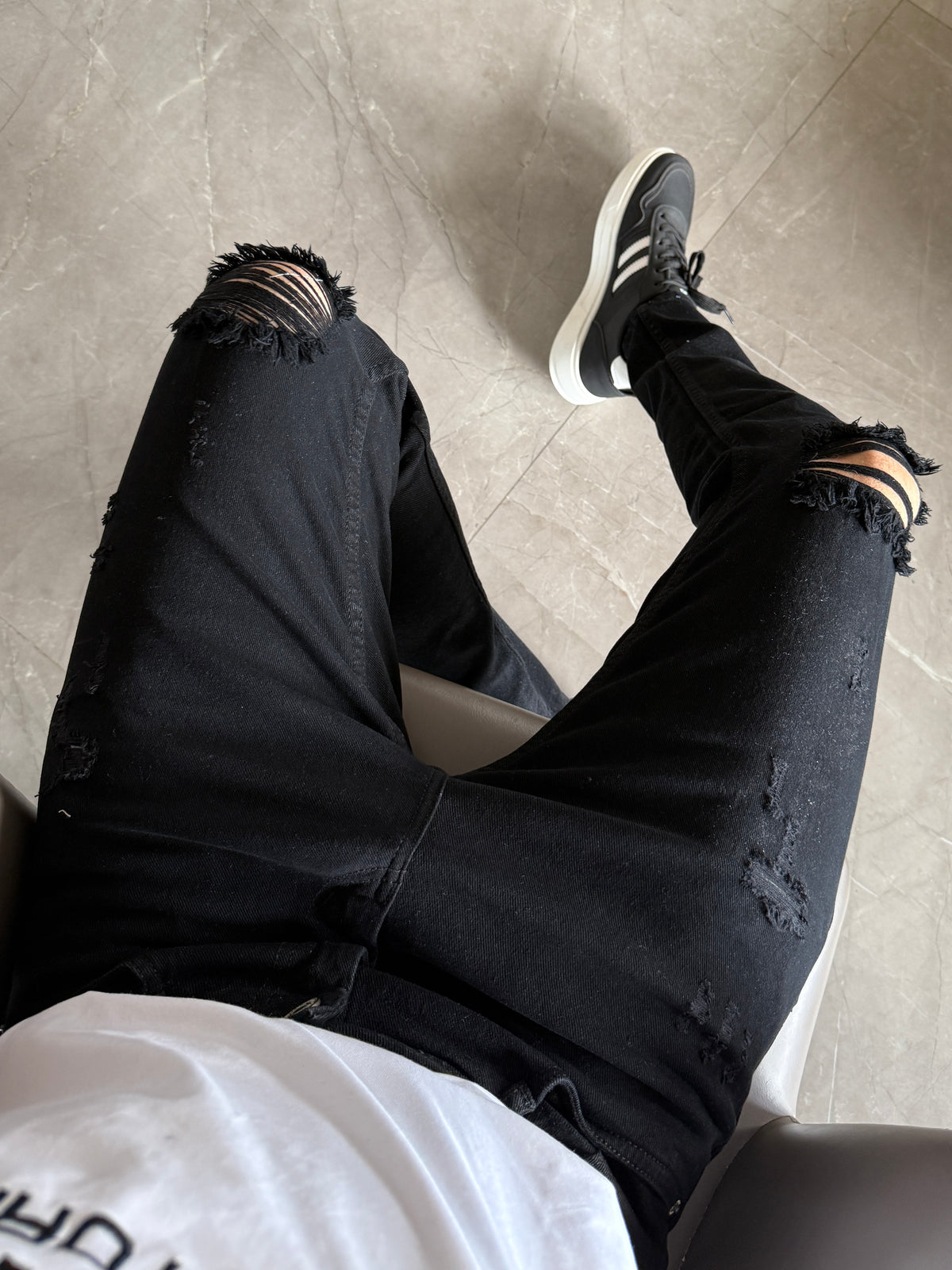 Kings Stretchable Wornout Black Jeans