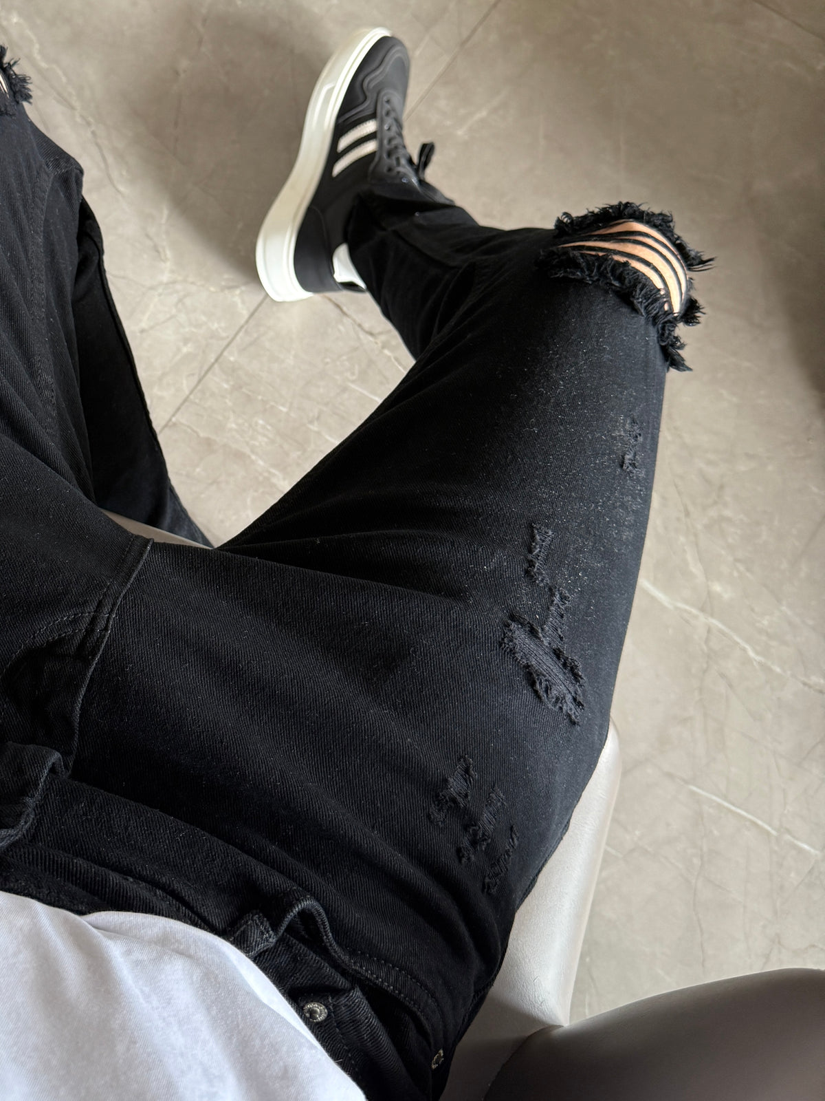 Kings Stretchable Wornout Black Jeans