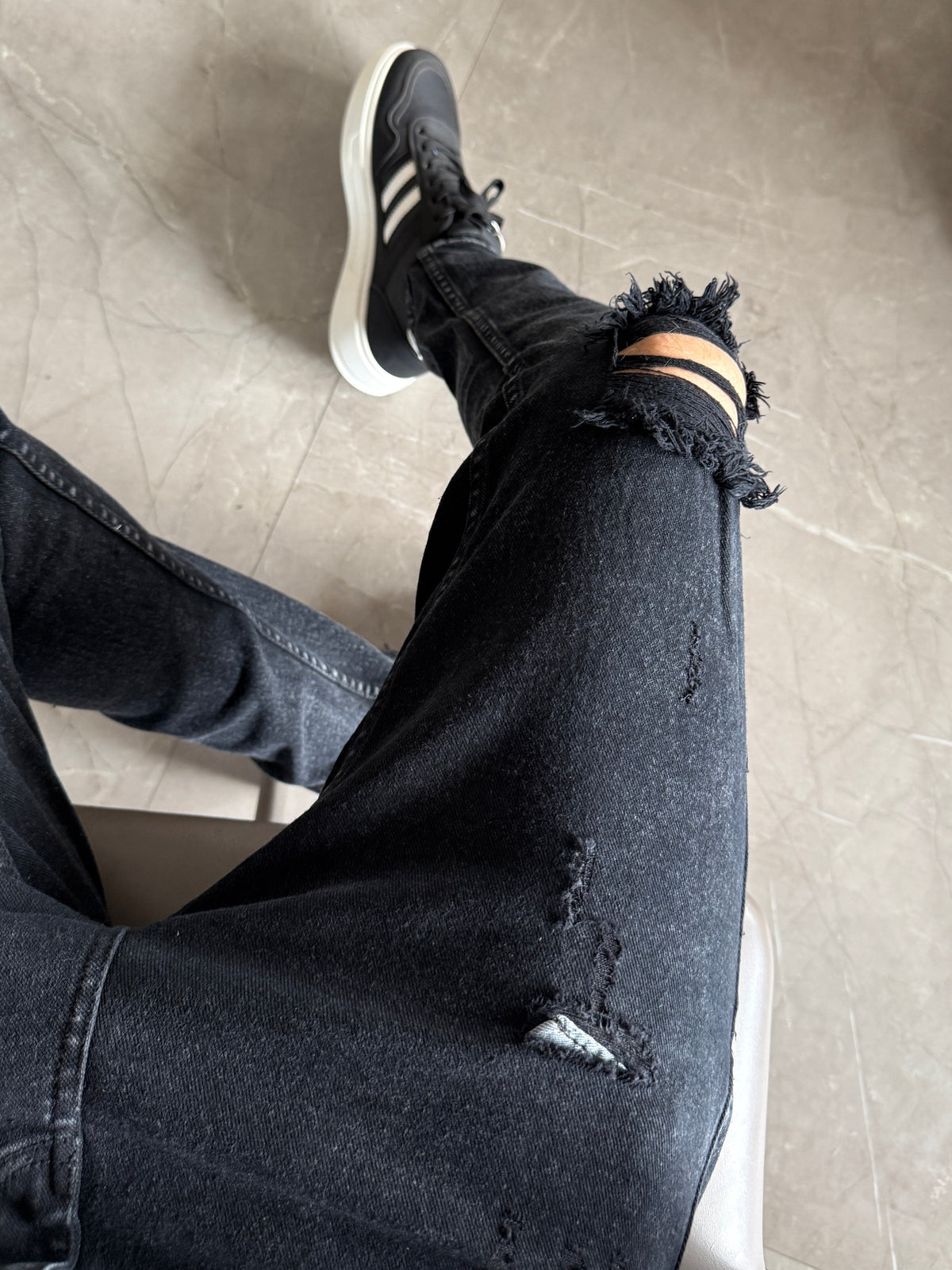 Kings Stretchable Wornout Charcoal Jeans