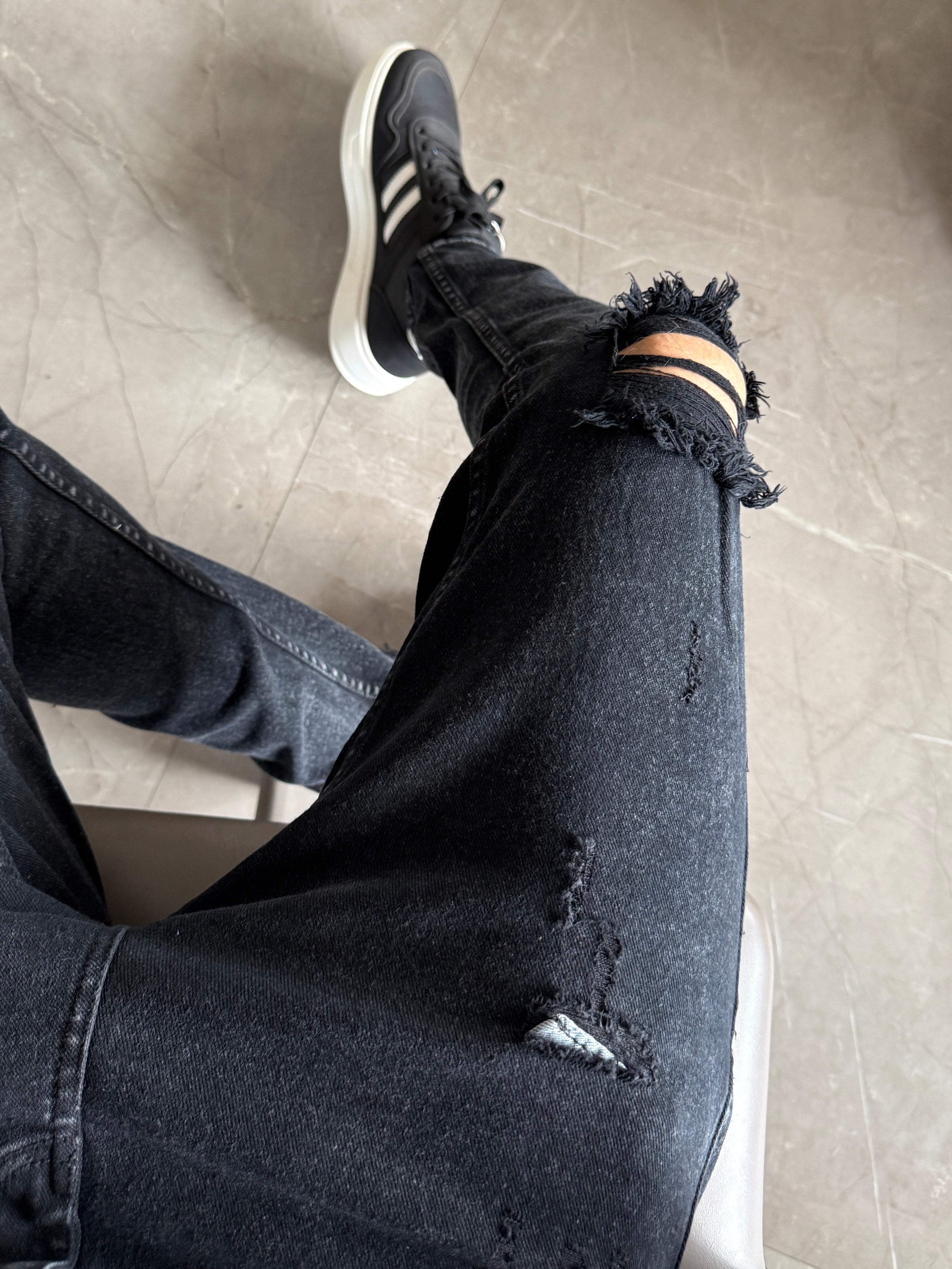Kings Stretchable Wornout Charcoal Jeans