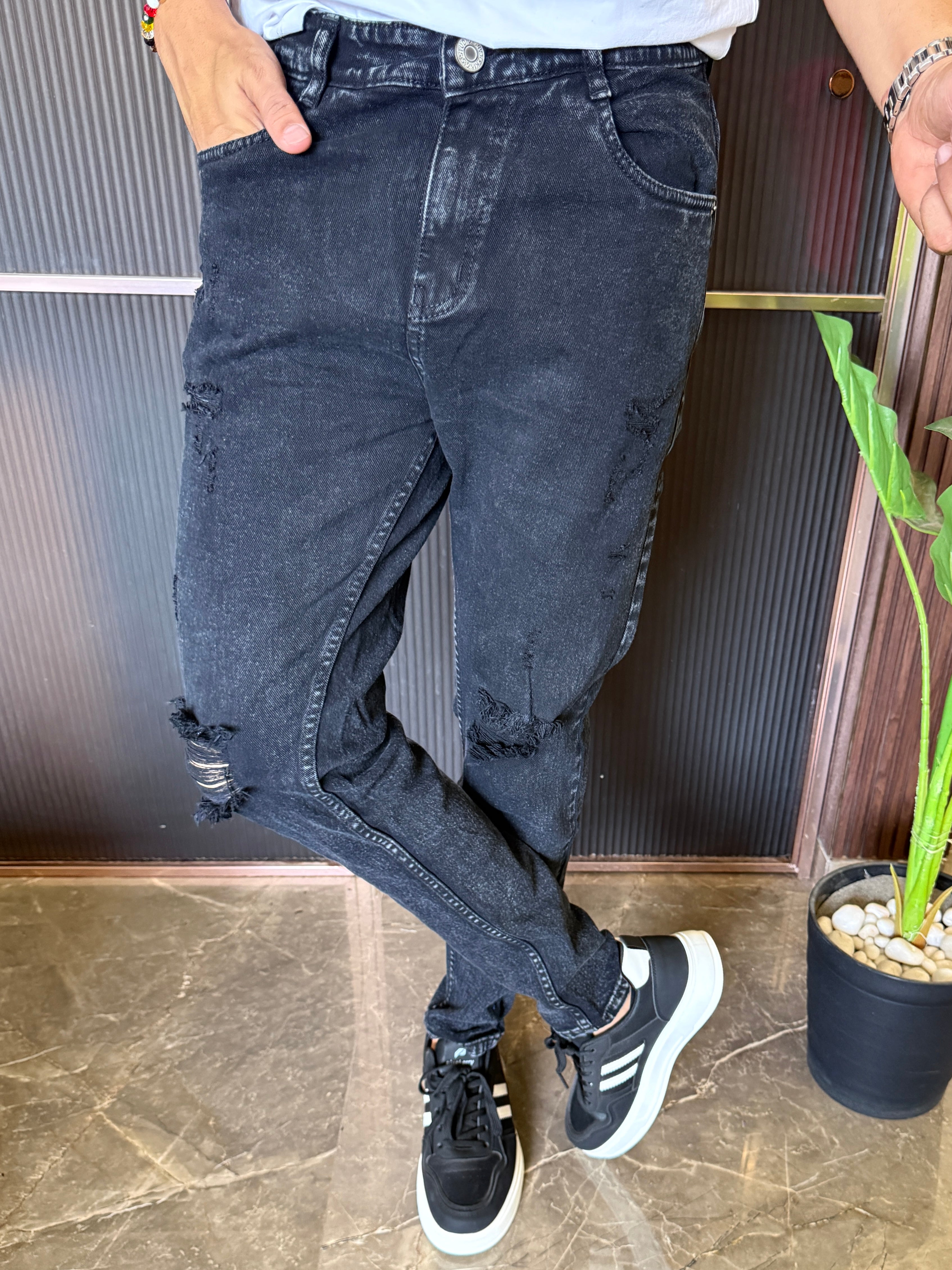 Kings Stretchable Wornout Charcoal Jeans