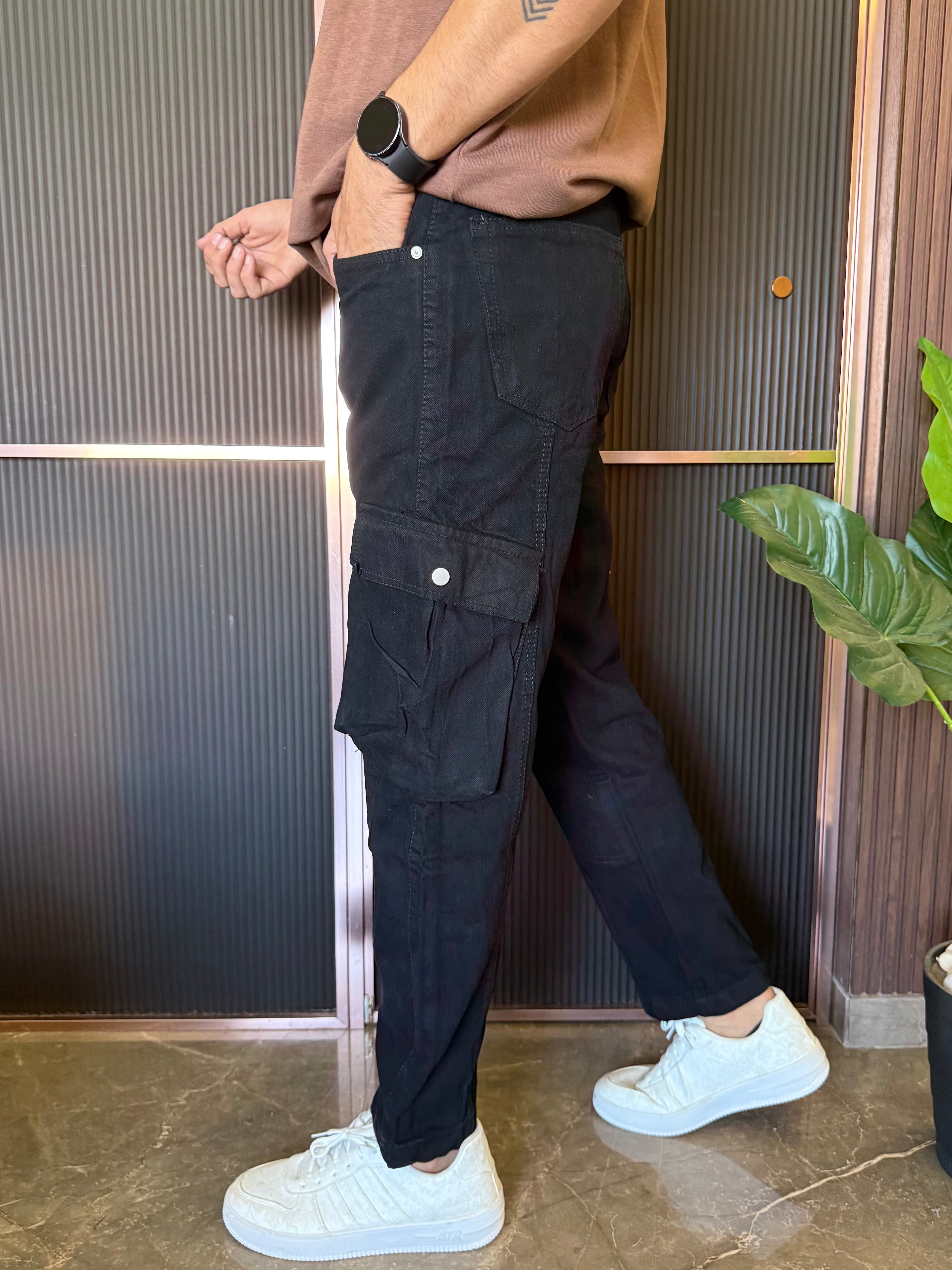 Mom Fit Cargo Black Blue Jeans