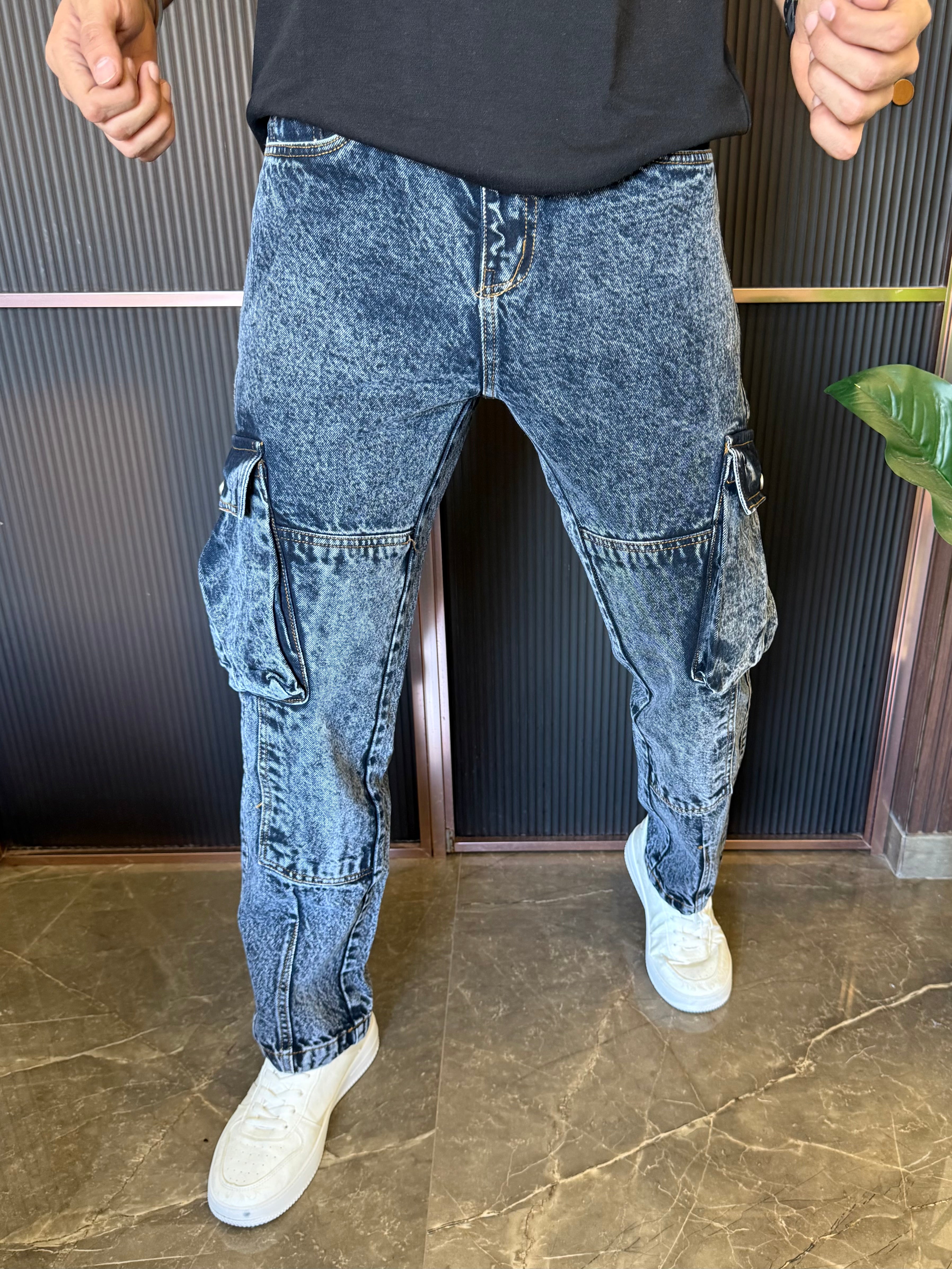 Mom Fit Cargo Carbon Jeans