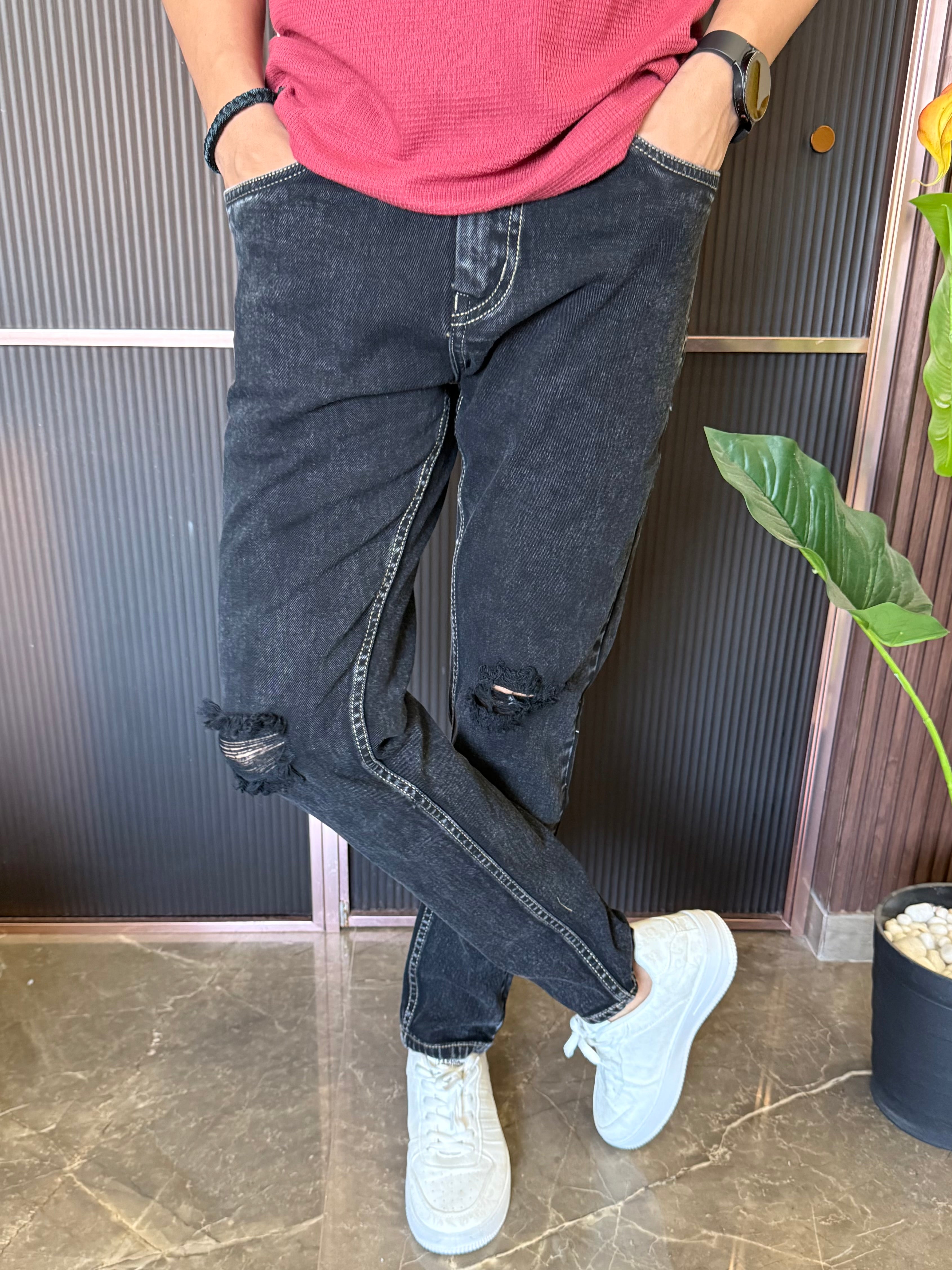 Knee Distressed Carbon Jeans